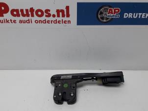 Gebruikte Achterklep Slotmechaniek Audi TT (8N3) 1.8 T 20V Quattro Prijs € 25,00 Margeregeling aangeboden door AP Autos