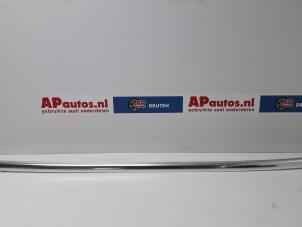 Gebruikte Roofrail links Audi A4 Avant (B8) 2.0 TDI 143 16V Prijs € 39,99 Margeregeling aangeboden door AP Autos