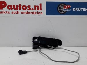 Gebruikte Deurgreep 4Deurs rechts-voor Audi A8 (D2) 3.7 V8 32V Quattro Prijs op aanvraag aangeboden door AP Autos