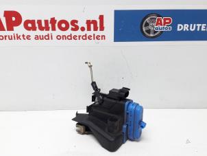 Gebruikte Portierslot Mechaniek 4Deurs rechts-achter Audi A8 (D2) 3.7 V8 32V Quattro Prijs € 19,99 Margeregeling aangeboden door AP Autos