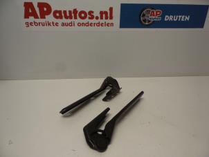 Gebruikte Motorkap Scharnier Audi A4 Avant (B5) 1.8 20V Prijs € 35,00 Margeregeling aangeboden door AP Autos