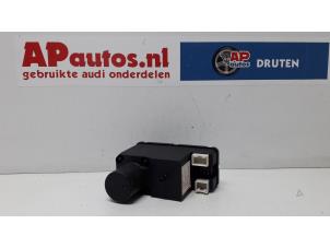 Gebruikte Deurvergrendeling Vacuumpomp Elektrisch Audi A8 (D2) 3.7 V8 32V Quattro Prijs € 24,99 Margeregeling aangeboden door AP Autos