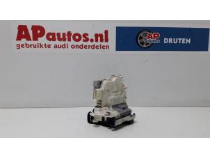 Gebruikte Portierslot Mechaniek 4Deurs links-achter Audi A1 Sportback (8XA/8XF) 1.6 TDI 16V Prijs € 35,00 Margeregeling aangeboden door AP Autos