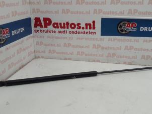 Gebruikte Motorkapdemper rechts Audi Cabrio (B4) 2.3 E Prijs € 9,99 Margeregeling aangeboden door AP Autos