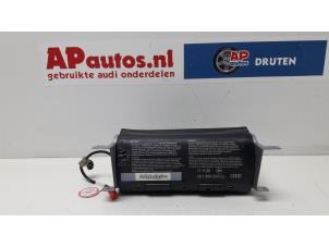 Gebruikte Airbag rechts (Dashboard) Audi A8 (D2) 3.7 V8 32V Quattro Prijs € 35,00 Margeregeling aangeboden door AP Autos