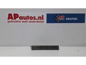 Gebruikte Binnenverlichting achter Audi A8 (D2) 3.7 V8 32V Quattro Prijs € 19,99 Margeregeling aangeboden door AP Autos