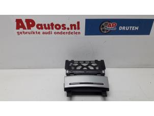 Gebruikte Asbak voor Audi A3 (8P1) 1.6 Prijs € 35,00 Margeregeling aangeboden door AP Autos