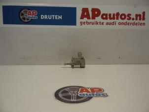 Gebruikte Tankklep Vergrendelingsmotor Audi A4 (B6) 1.9 TDI PDE 130 Prijs € 35,00 Margeregeling aangeboden door AP Autos