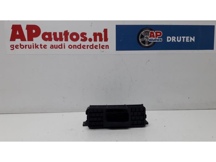 Gebruikte Boordcomputer Audi A8 (D3) 3.7 V8 40V Quattro Prijs € 49,99 Margeregeling aangeboden door AP Auto's
