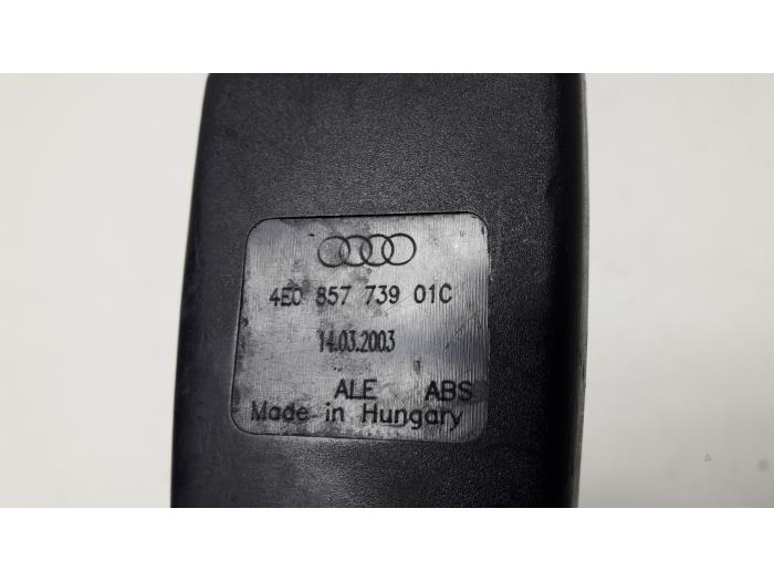Veiligheidsgordel Insteek links-achter van een Audi A8 (D3) 3.7 V8 40V Quattro 2003