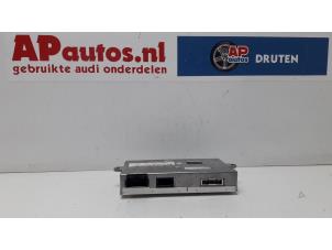 Gebruikte Bedieningspaneel Multi Media Audi A8 (D3) 3.7 V8 40V Quattro Prijs € 34,99 Margeregeling aangeboden door AP Autos