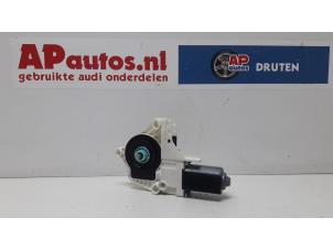 Gebruikte Portierruitmotor Audi A4 Avant (B8) 2.0 TDI 16V Prijs € 19,99 Margeregeling aangeboden door AP Autos