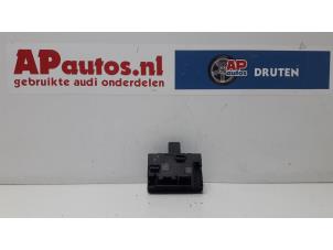 Gebruikte Deur module Audi A4 Avant (B8) 2.0 TDI 16V Prijs € 30,00 Margeregeling aangeboden door AP Autos