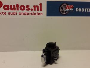 Gebruikte Sleutel + Contactslot Audi A5 Quattro (B8C/S) 3.0 TDI V6 24V Prijs € 24,99 Margeregeling aangeboden door AP Autos