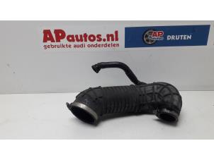Gebruikte Luchtinlaat slang Audi A4 Avant (B7) 2.0 TDI 16V Prijs € 25,00 Margeregeling aangeboden door AP Autos