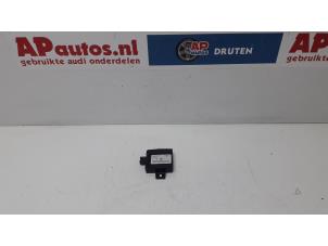 Gebruikte Alarm module Audi A8 (D3) 3.7 V8 40V Quattro Prijs € 34,99 Margeregeling aangeboden door AP Autos