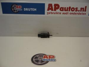 Gebruikte Ruitensproeierpomp voor Audi A4 (B6) 1.8 T 20V Prijs € 35,00 Margeregeling aangeboden door AP Autos