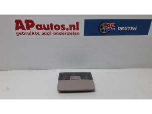 Gebruikte Binnenverlichting voor Audi A8 (D2) 2.5 TDI V6 24V Prijs € 19,99 Margeregeling aangeboden door AP Autos