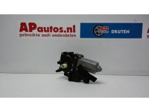 Gebruikte Raammotor Portier Audi A8 (D2) 2.5 TDI V6 24V Prijs € 19,99 Margeregeling aangeboden door AP Autos