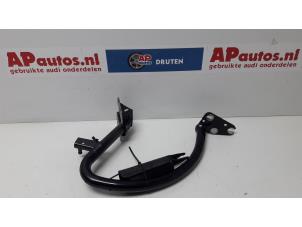 Gebruikte Achterklep Scharnier Audi A4 (B8) 2.0 TDI 16V Prijs € 14,99 Margeregeling aangeboden door AP Auto's