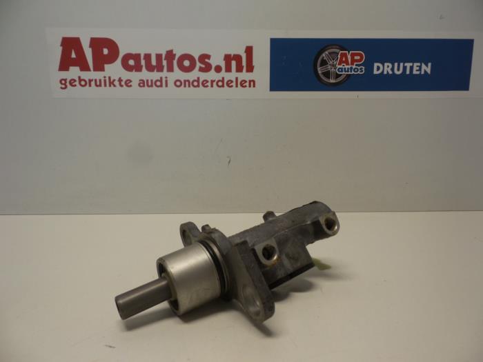 Gebruikte Hoofdremcilinder Audi A4 Quattro (B5) 2.8 V6 30V Prijs € 14,99 Margeregeling aangeboden door AP Auto's