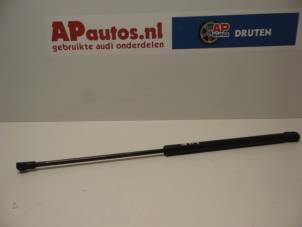 Gebruikte Gasdemper Motorkap links Audi A3 (8L1) 1.6 Prijs € 15,00 Margeregeling aangeboden door AP Autos