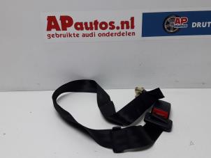 Gebruikte Veiligheidsgordel midden-achter Audi A3 (8L1) 1.8 20V Prijs € 35,00 Margeregeling aangeboden door AP Autos
