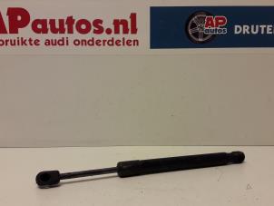 Gebruikte Kofferdekseldemper links-achter Audi A4 (B6) 1.8 T 20V Prijs € 10,00 Margeregeling aangeboden door AP Autos