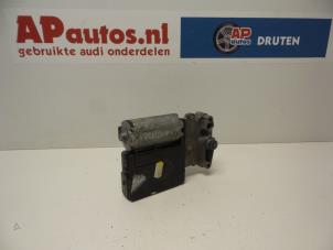 Gebruikte Schuifdak Motor Audi A4 (B5) 1.8 20V Prijs € 45,00 Margeregeling aangeboden door AP Autos