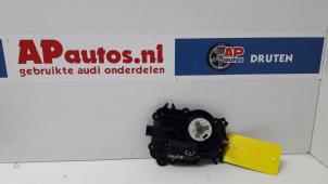 Gebruikte Slotmechaniek Portier 4Deurs links-voor Audi A8 (D3) 6.0 W12 48V Quattro Prijs € 55,00 Margeregeling aangeboden door AP Autos