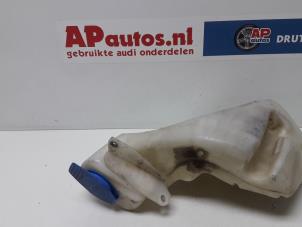 Gebruikte Ruitensproeiertank voor Audi A6 Avant (C5) 2.5 TDI V6 24V Prijs € 15,00 Margeregeling aangeboden door AP Autos