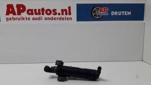 Gebruikte Koplamp Sproeier Audi A4 Avant (B8) 2.0 TDI 16V Prijs € 20,00 Margeregeling aangeboden door AP Autos
