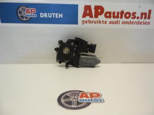 Gebruikte Raammotor Portier Audi A4 (B5) 2.4 30V Prijs € 19,99 Margeregeling aangeboden door AP Autos