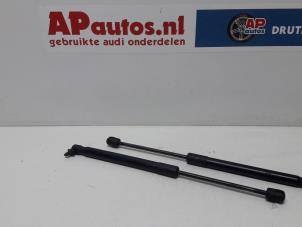 Gebruikte Set Gasdempers Achterklep Audi TT (8N3) 1.8 20V Turbo Prijs op aanvraag aangeboden door AP Autos