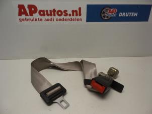 Gebruikte Veiligheidsgordel midden-achter Audi A4 (B5) 2.4 30V Prijs € 45,00 Margeregeling aangeboden door AP Autos