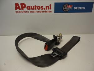 Gebruikte Veiligheidsgordel midden-achter Audi A4 (B6) 2.0 20V Prijs € 24,99 Margeregeling aangeboden door AP Autos