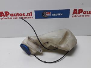 Gebruikte Ruitensproeiertank voor Audi A6 Avant (C5) 2.5 TDI V6 24V Prijs € 15,00 Margeregeling aangeboden door AP Autos