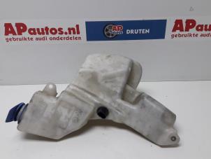 Gebruikte Ruitensproeiertank voor Audi A6 Avant (C5) 1.9 TDI 130 Prijs € 15,00 Margeregeling aangeboden door AP Autos