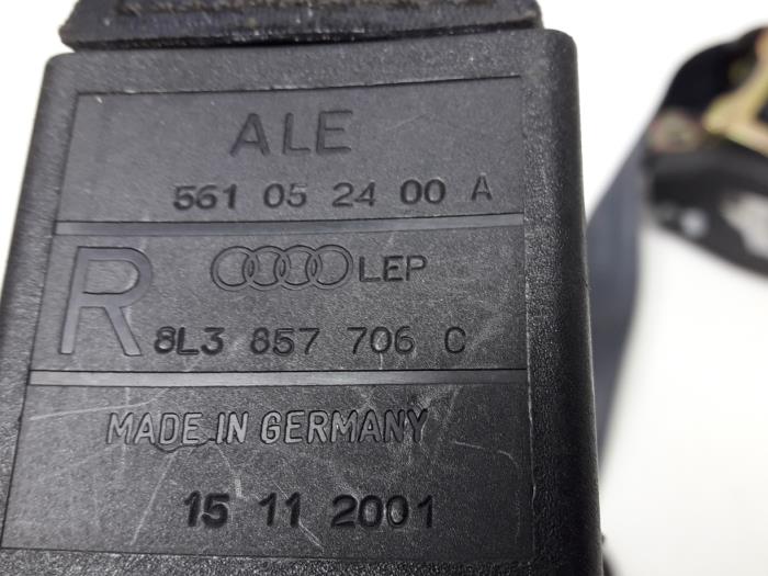 Veiligheidsgordel rechts-voor van een Audi A3 (8L1) 1.6 2002