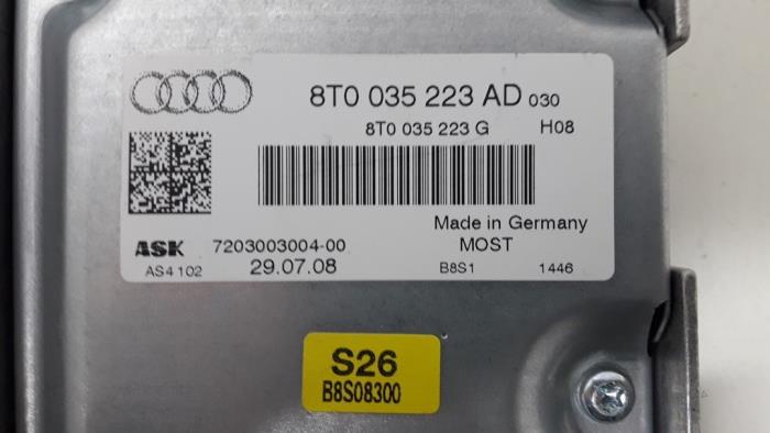 Radio versterker van een Audi A4 Avant (B8) 1.8 TFSI 16V 2008