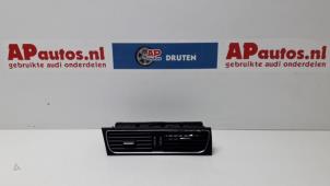 Gebruikte Luchtrooster Dashboard Audi A4 Avant (B8) 1.8 TFSI 16V Prijs € 30,00 Margeregeling aangeboden door AP Autos