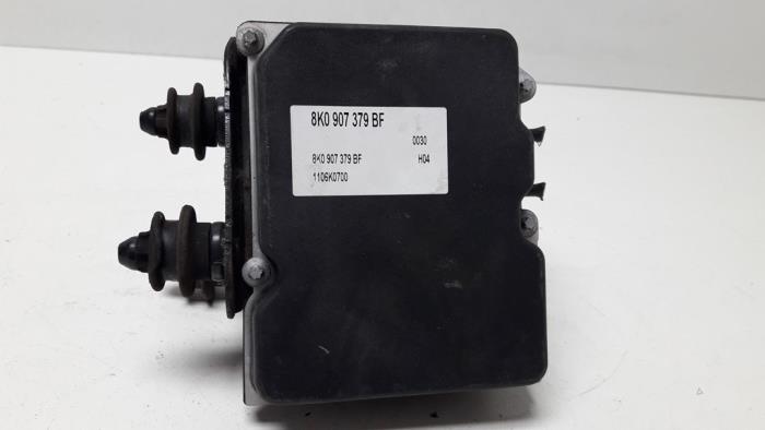 ABS Pomp van een Audi A4 Avant (B8) 2.0 TDI 16V 2011