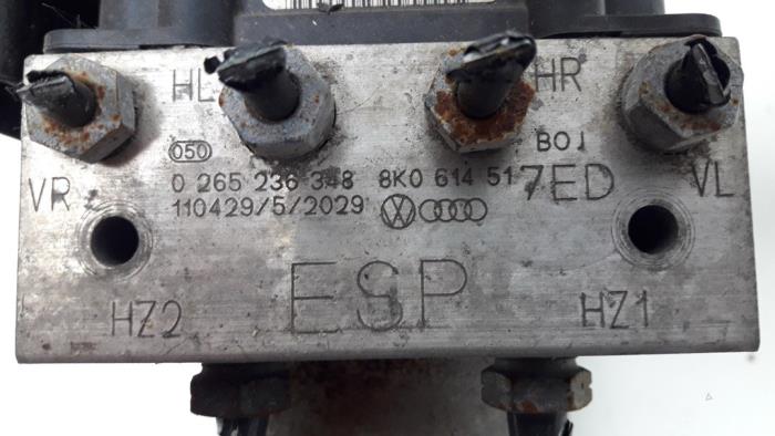 ABS Pomp van een Audi A4 Avant (B8) 2.0 TDI 16V 2011