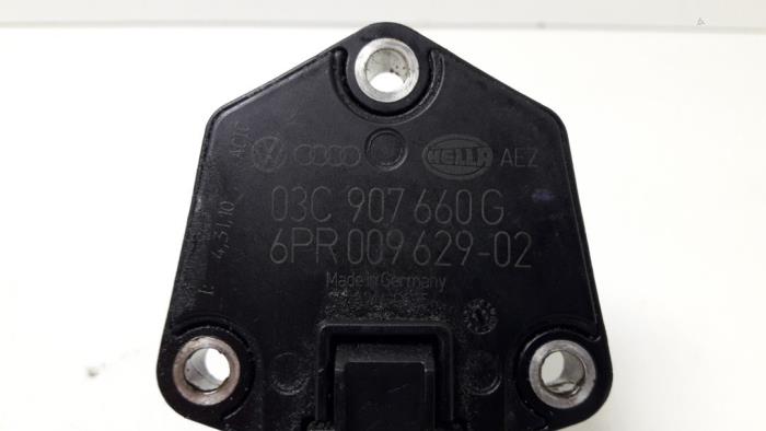 Olie niveau sensor van een Audi A3 Sportback (8PA) 2.0 TDI 16V 2010