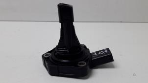 Olie niveau sensor van een Audi A3 Sportback (8PA) 2.0 TDI 16V 2010