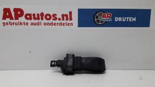 Gebruikte Deurvanger 4Deurs links-voor Audi A4 Avant (B8) 2.0 TDI 16V Prijs € 20,00 Margeregeling aangeboden door AP Autos