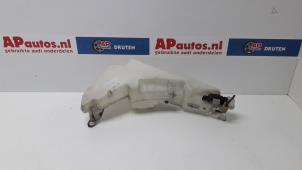 Gebruikte Ruitensproeiertank voor Audi A6 Avant (C6) 2.4 V6 24V Prijs € 15,00 Margeregeling aangeboden door AP Autos