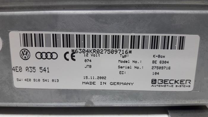 Radio module van een Audi A8 (D3) 3.7 V8 40V Quattro 2003