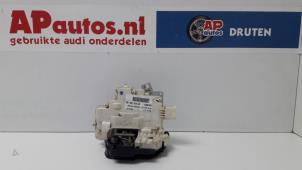 Gebruikte Portierslot Mechaniek 4Deurs rechts-voor Audi A4 (B7) 2.0 20V Prijs € 40,00 Margeregeling aangeboden door AP Autos