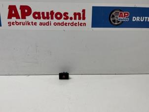 Gebruikte Gevarenlicht Schakelaar Audi A3 Sportback (8PA) 1.6 Prijs € 14,99 Margeregeling aangeboden door AP Autos